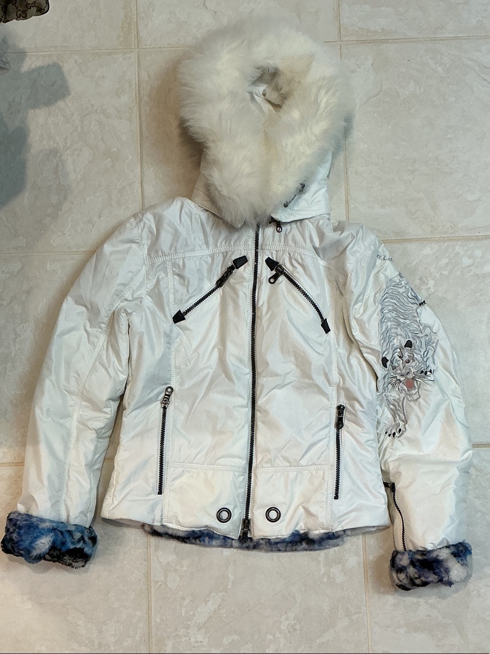 A Diamond In The Snow White real Fur-Trim Women's Winter Jacket